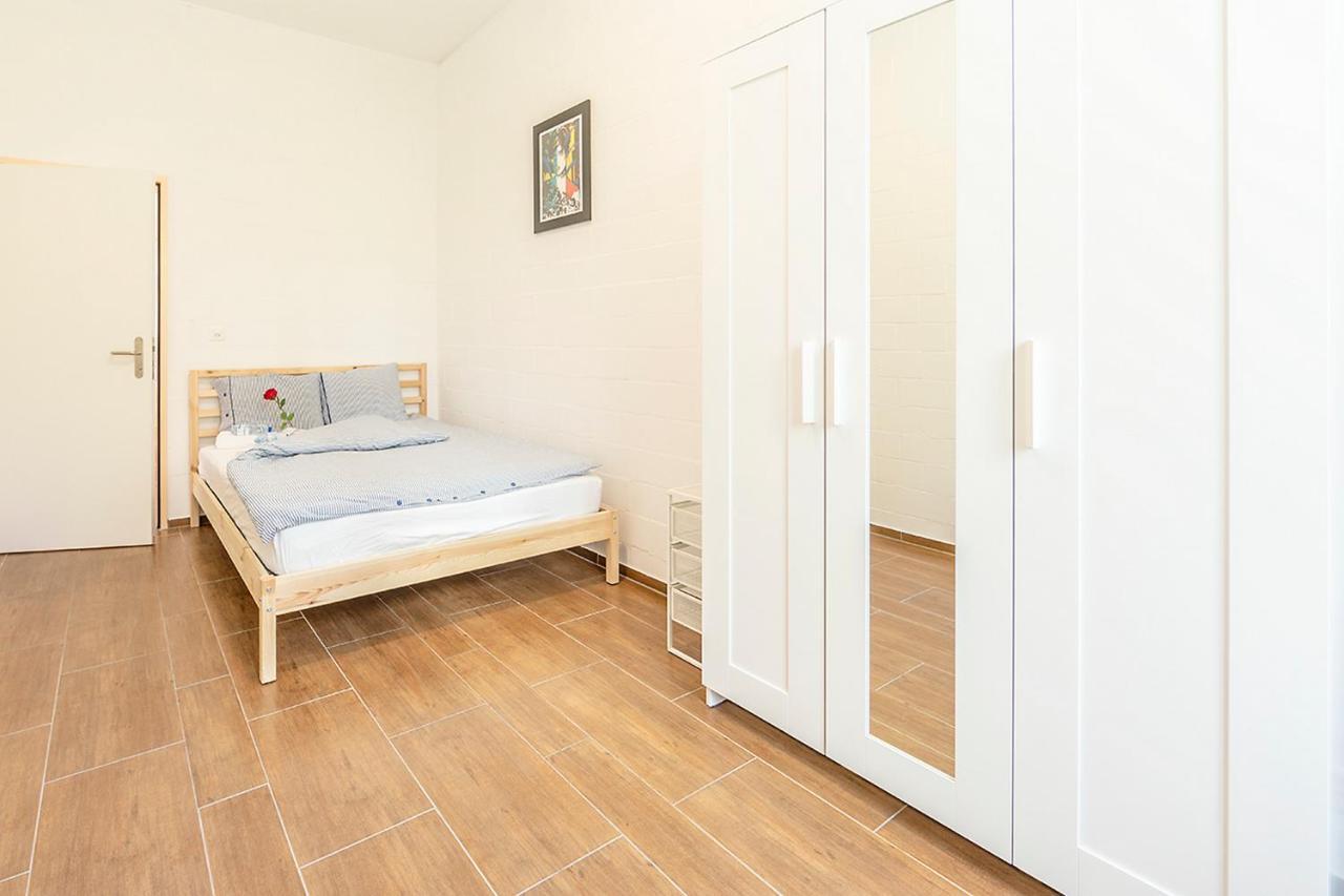 Simple Rooms - Yellow Inn St. Gallen Exteriör bild